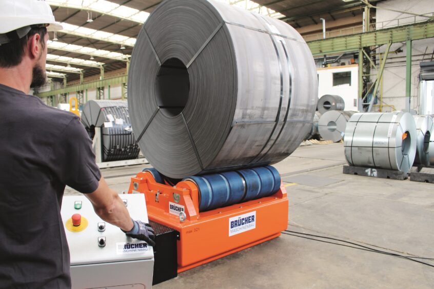 Coil-Vorbereitungsstation Coilvorbereitungsstation, coil wenden, Coil Vorbereitungsstation, coil drehen, coil vorbereiten, coilwender, materialprobe vom coil, coil drehstation, drehstation coil, coil preparation, coil sample