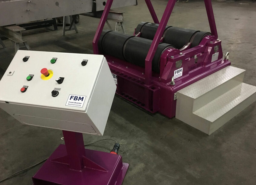 Coildrehstation Coil drehen, coilvorbereitung, coil probe entnehmen, coilwender, coil wenden, coil drehvorrichtung, coil abwickeln, coil prüfen, coildrehstation, coilvorbereitungsstation, coil dreh station, coilhandling, blechprobe, coilprobe, cvs, coilbock, coilabrollbock, Coilprobenentnahme