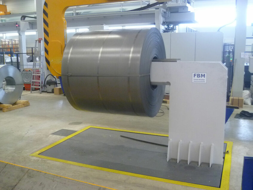 Coilverwiegung, coilumreifung, coil station, h&auml;ngende Coilstation, Coil h&auml;ngend, coil stand, coil exportverpackung, coil abbindestation, Abbindestation, Coilverwiegung