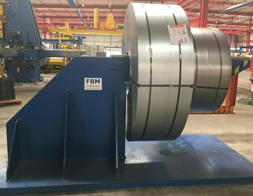 Coil st&auml;nder, Coillager, Coil lagern, coilumreifung, coil station, h&auml;ngende Coilstation, h&auml;ngende Coilaufnahme, Coil h&auml;ngend, kleincoilverpackung, coil stand, coil exportverpackung, coil strapping, coil storage