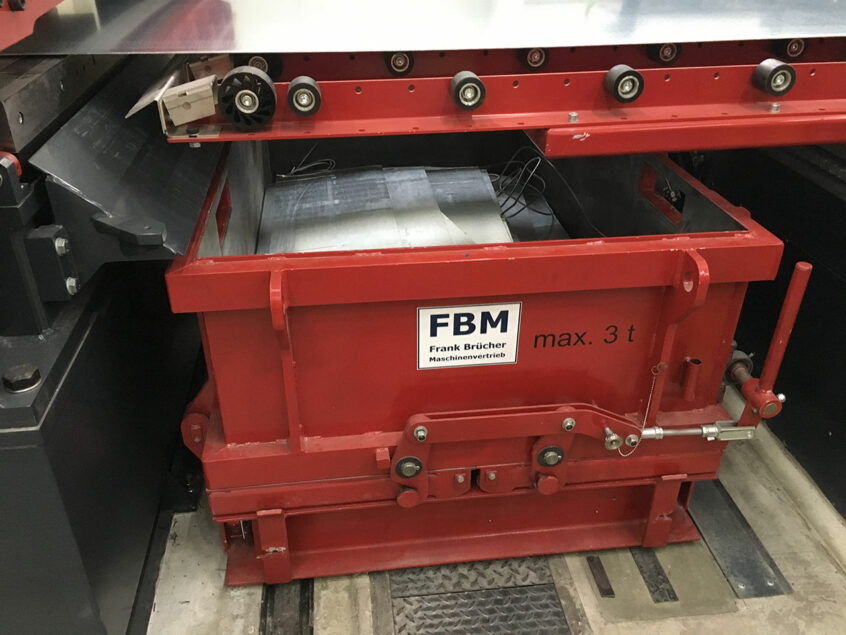 Schrottbox-und-Wagen Schrottbox, Schrottbehälter, Schrottkübel, scrap box, scrap cart, Fahrwagen, Schrottbox mit Doppelbodenklappen